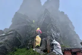 贵州这座山的90度天梯，敢爬上去的都是狠人图片