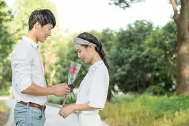为什么现在的女生宁愿单身，也不愿意谈恋爱？女生：不想将就图片