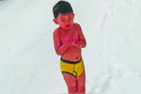 痛心！父亲让4岁儿子在雪地裸跑，揭秘狼性教育背后辛酸的真相图片