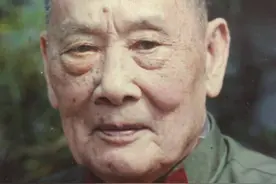 陶峙岳曾是国军上将，又成我军上将，一生清廉死后子女没钱买墓地图片