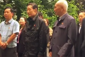 李雪健身体情况堪忧，卖力说话却含糊不清，致敬焦裕禄潸然泪下图片