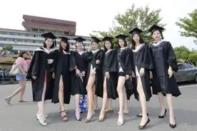 记住：老外说“show a leg”可不是让你“露大腿”图片