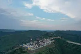 亚洲陆上最大页岩油长水平井平台在长庆建成 产油能力增10倍 占地面积降6成图片
