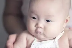 孩子成“泡泡机”别嫌脏，知道这几个“缘由”更重要，家长留心图片