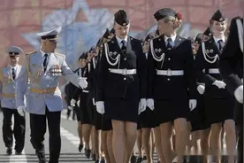 世界各国女兵的军装照对比, 才发现印度女兵这么让人心动!图片