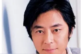 王杰消失三年曝近况，曾遭人下毒嗓子被毁，近照头发稀疏显憔悴图片