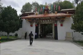 旧西藏权贵享乐之地：罗布林卡；中央行驶权力见证：驻藏大臣衙门图片