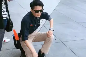迪斯尼工作小姐姐走红了，只因帅得超越男人，网友：我要嫁给她图片