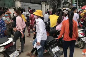 柬埔寨金边制衣厂500名工人罢工图片