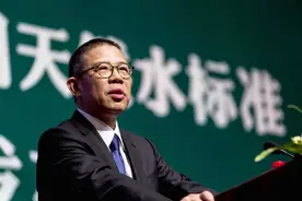 中国新首富财富暴涨=1个马云+2个王健林！钟晱晱身家已接近巴菲特图片