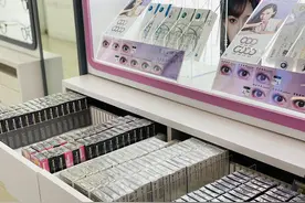 代表不建议年轻人戴美瞳上热搜，眼科专家：非必要不建议佩戴图片
