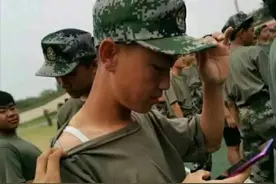 搞笑段子:赌一把，赌对了手牵手，赌错了两条狗！图片