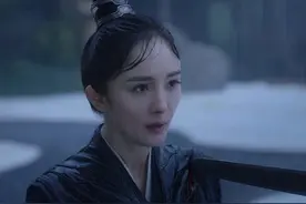 杨幂爱抿嘴，热巴眼睛眯成一条缝，明星演戏时的小动作太影响观感图片
