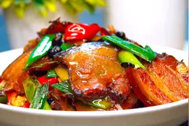 腊肉炒蒜苗，加上这一步，肉嫩不柴鲜香下饭，至少能吃三碗米饭图片