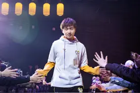 Fly首次体验曜专属皮肤，3个优点让Fly赞不绝口，但有1点美中不足图片