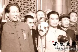 这部以新中国成立为背景的电影，堪比纪录片，在当年平均票价1元的条件下，不靠明星助阵，票房突破了1.7亿图片