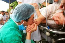 95后年轻产妇产后一小时，大喊大叫吓坏同病房人，丈夫暗抹眼泪图片