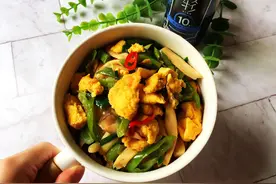 鸭蛋搭配这几样食材，简单一炒下饭又好吃，补营养还能防秋燥图片