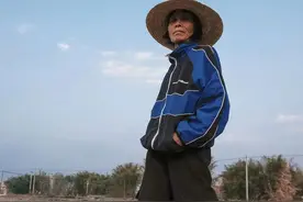 95后小伙“不务正业”辞职回村，把奶奶拍成国际超模，人民网点赞图片