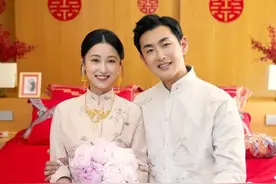 王彦霖婚礼现场与新娘牵手亲吻，黄子韬落泪催生，要当孩子干爹图片