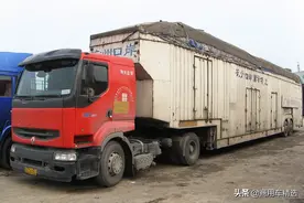 估计是最便宜的欧洲进口牵引车 曾经的雷诺Premium轿运车有印象吗图片