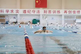 十一假期你去看人山人海，他们在训练场上挥汗如雨……图片