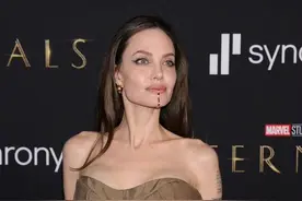 朱莉带5个孩子参加首映礼，大儿子发际线抢镜，女儿长得太像皮特图片