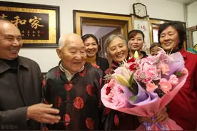 伺候老人13年，我体会到：疾病缠身的长寿老人，对子女是一种折磨图片