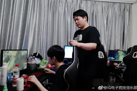 英雄联盟：两年前的今天，金晶洙正式加入iG，担任主教练图片