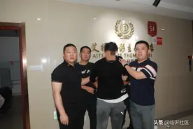 张女士万万没想到，熟人老王持刀抢了自己9万多，临沂警方连夜将他抓捕图片