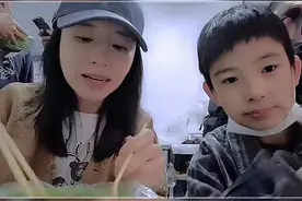 董洁12岁儿子近照曝光，下巴后缩眼距变宽，越来越像老爸潘粤明图片