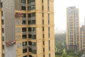 参加高空作业的女人很让我钦佩图片