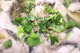 想吃酸菜鱼自己在家做吧，肉滑细嫩，酸香开胃，看完都会做图片