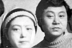 58岁小品演员范伟，低调娶护士恩爱30年，如今一家三口很幸福图片