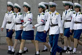 朝鲜平壤有300多名女交警，26岁必须退役，到底如何选拔？图片