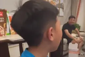 福建一男孩不写作业被教训，下一秒哭着控诉爸爸，一番话引人爆笑图片