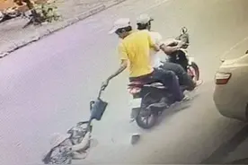 柬埔寨飞车党有枪又如何，抓住一样要被暴打图片