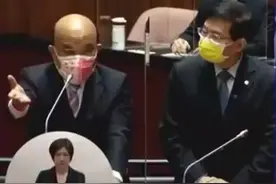 “大陆民众在路边挖木块取火”？图片