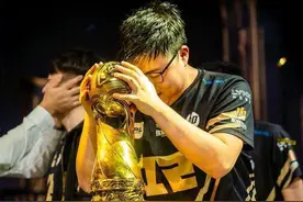 Uzi确定夏天回归，直播韩服排位，苦练月男厄斐琉斯图片