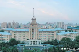 遮挡了30年，哈尔滨工业大学主楼终于大大方方露脸图片