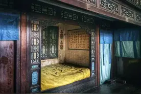 福建老人5000元买下清朝“龙床”，专家要求上交，收藏者开价五亿图片