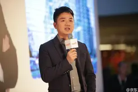 不到50岁，刘强东为何突然卸任京东？他还会重出江湖吗？图片