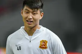 为什么李铁的国家队选择了张玉宁，却放弃了看上去差不多的郭田雨图片