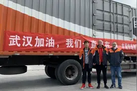 申晨间 | 38小时1810公里，上海记者跟随援助物资运输车去了趟武汉，全程记录图片