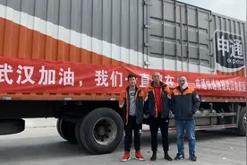 申晨间 | 38小时1810公里，上海记者跟随援助物资运输车去了趟武汉，全程记录图片