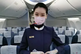 200多万人为这位空姐点赞，一张小纸条写满温暖！被评最美空姐图片
