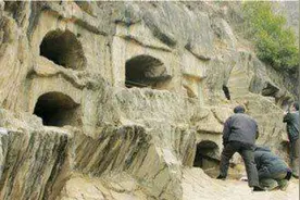 武当山的“寄死窑”：满60岁被送洞中，送一餐砌一砖，直到堵死图片