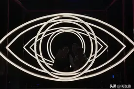 总有双眼睛盯着你图片