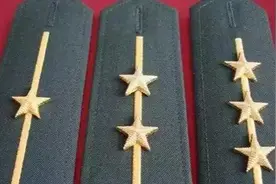 我国的“星”和“杠”的肩章怎么表示军衔?图片