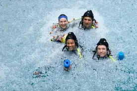 《阿凡达2》曝片场照 温丝莱特等"水下拍摄"兴奋图片